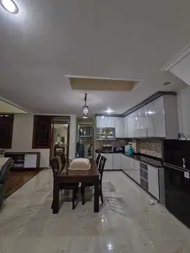 Rumah siap huni, lokasi strategis