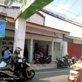 Kios pinggir jalan Raya cobdet