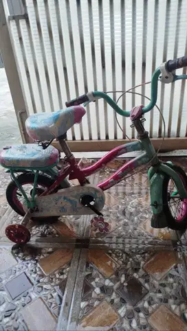 Sepeda anak roda 4 ukuran 12