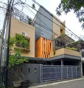 RUMAH DIJUAL SIAP HUNI DI TEBET JAKARTA SELATAN