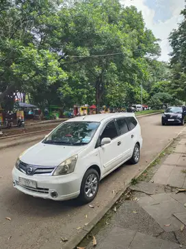 Nissan Grand Livina SV 2013