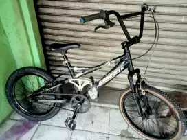 Sepeda BMX ukuran 20inc WimCycle