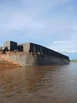 Tongkang 300feet tugboot