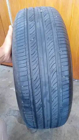Ban R17 205/60 spt baru