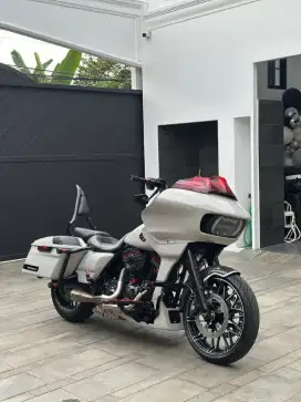 Harley-Davidson
Road King 2014
Full converted to Road Glide Rushmore