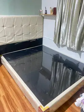 Dijual Dipan Bekas Ukuran Queen 160x200 – Harga Terjangkau!