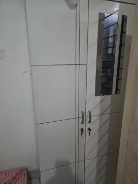Lemari Kayu Bekas