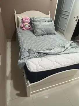 Tempat tidur bekas murah
