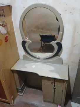 Meja rias bekas kayu bagus