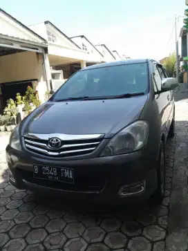 Kijang Innova V 2011 M/T Bensin