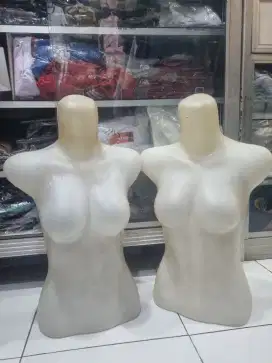 PATUNG MANEKIN CEWE