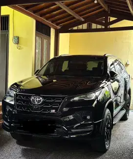 Fortuner GR 2.8 2022 (KM 33rb)