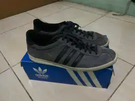 Sepatu Adidas Gazelle size 45 Murmer