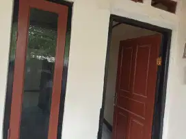 DIKONTRAKAN/DISEWAKAN RUMAH 2 PINTU