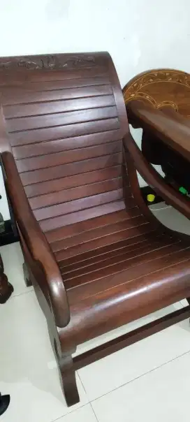 Kursi Malas Jati Tua Kondisi Baik