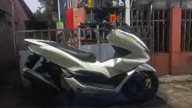 PCX 160 PUTIH 2022 TANGAN PERTAMA PEMAKAIAN PRIBADI