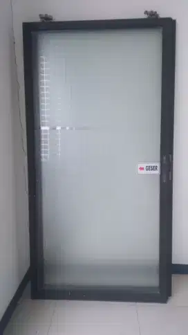 Pintu kaca sleding alumunium