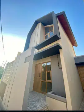 Rumah Modern 2 Lantai Gress Siap Huni di Perum Dekat Luwes Skh