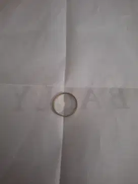 Cincin branded 
Warna emas 
Limited edition 
Barang terawat