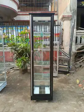Lemari mainan 1 pintu