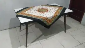 Meja makan jati klasik uniq