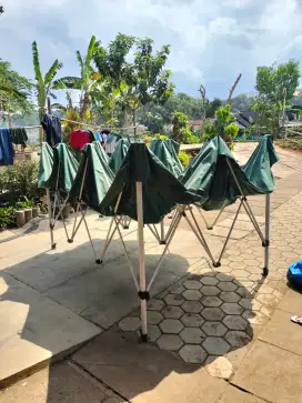 Tenda lipat hijau
