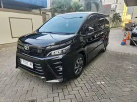 TOYOTA VOXY.  18 ORIGINAL