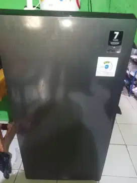 Kulkas merk Aqua 1 pintu
