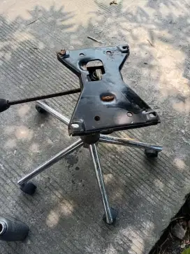 Kaki beli kursi hidrolik