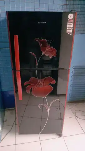Dijual kulkas Polytron 2pintu elegan dan mewah bekas seperti baru