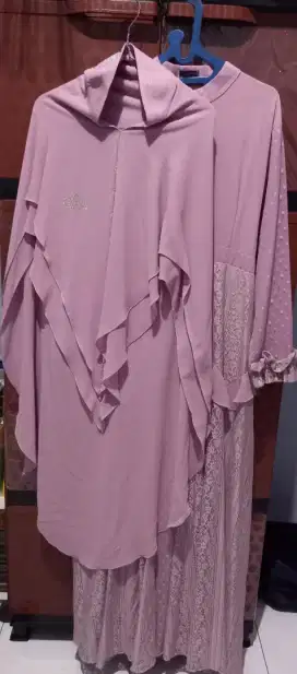 Set gamis dan kerudung
