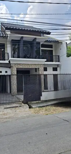 Bismillah Dijual Cepat Rumah Lokasi Strategis di Sektor 1 Bintaro