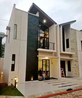 DI JUAL RUMAH 2 LANTAI MEWAH PUSAT KOTA PAHOMAN BANDAR LAMPUNG