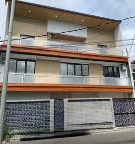Rumah Mewah 3 Lantai di Cigadung Dago Bandung Utara