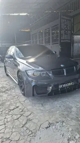BMW Sedan E90 320i