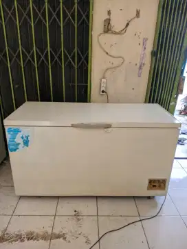 dijual cepat freezer box