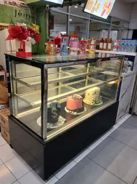 CAKE SWOCASE DISPLAY