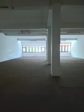 Disewakan ruko 2 jejer 3 lantai