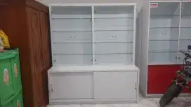 Lemari bufet kaca