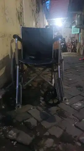 KURSI RODA, BEBERSIH RUMAH