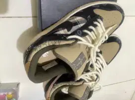 Sepatu Nike SB Dunk Low Travis Scott