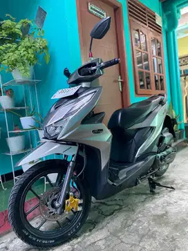 Dijual Honda Beat Deluxe CBS ISS warna Silver Doff tahun 2021