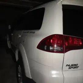 Dijual mobil pajero v6 bensin 4x2 mulus