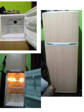 Kulkas 2 pintu , merek ,electrolux super jumboo