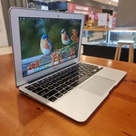 Macbook air 11 inch 2015 i5 4/128GB SSD