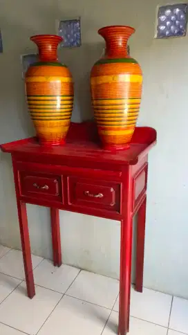 Meja Altar plus. guci sepasang