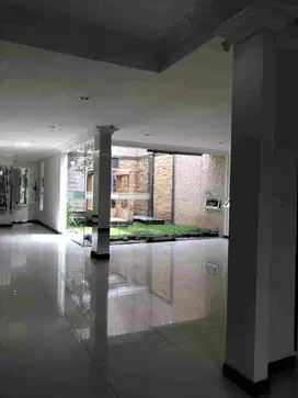 Rumah American Klasik Graha Famili