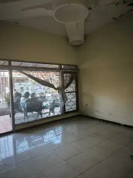 HITUNG TANAH rumah Manyar Tirtoasri dekat gereja dan Sekolah Petra