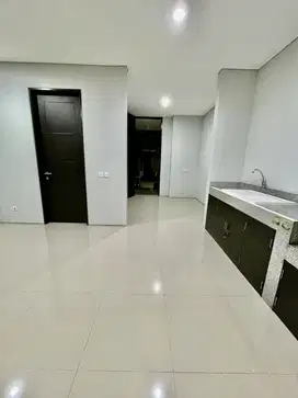 DIJUAL RUMAH THE OAKWOOD CITRALAND 3KT SEMI FURNISH DEKAT PASAR MODERN
