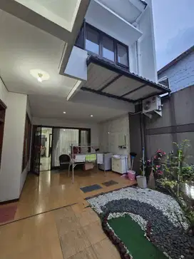 Disewakan Rumah Full Furnish Simpang Darmo Permai